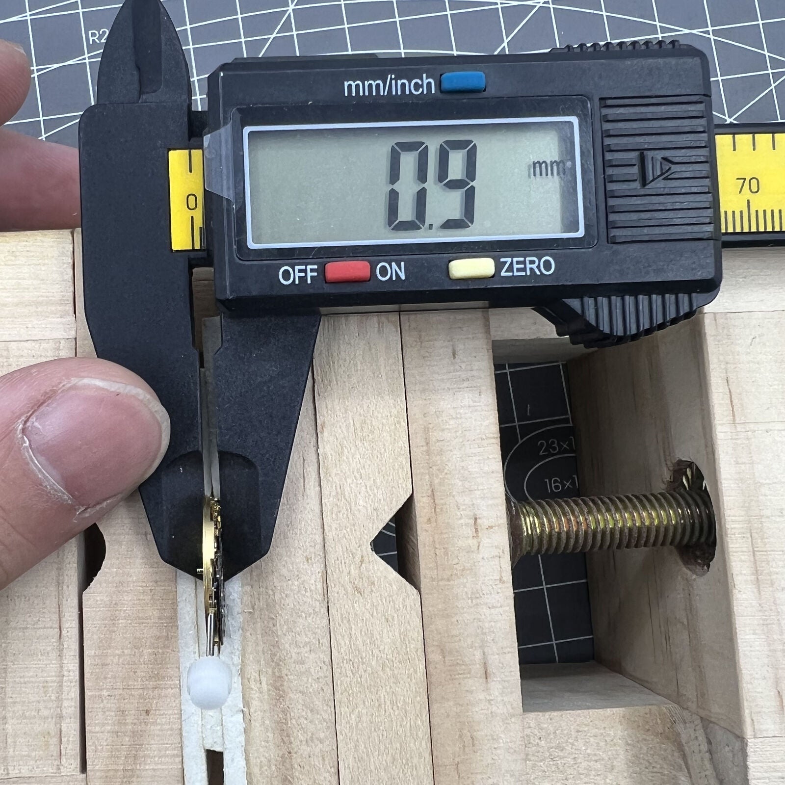 ETA 256.111 quartz watch movement by ETA, V8 replacement part for precise watch repair and maintenance.