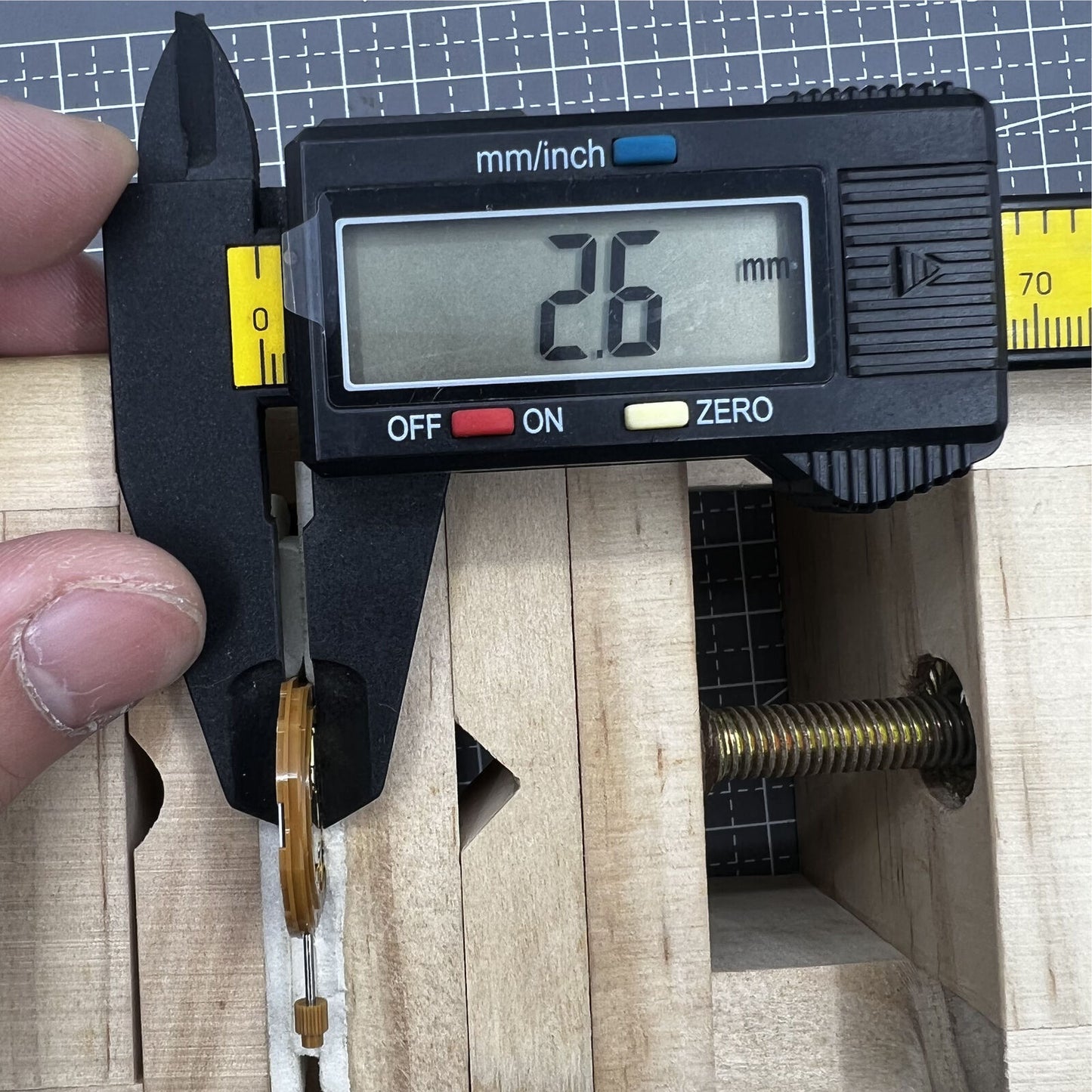 Miyota GM15 Japan Quartz watch movement with date display at 6 o'clock for accurate timekeeping precision