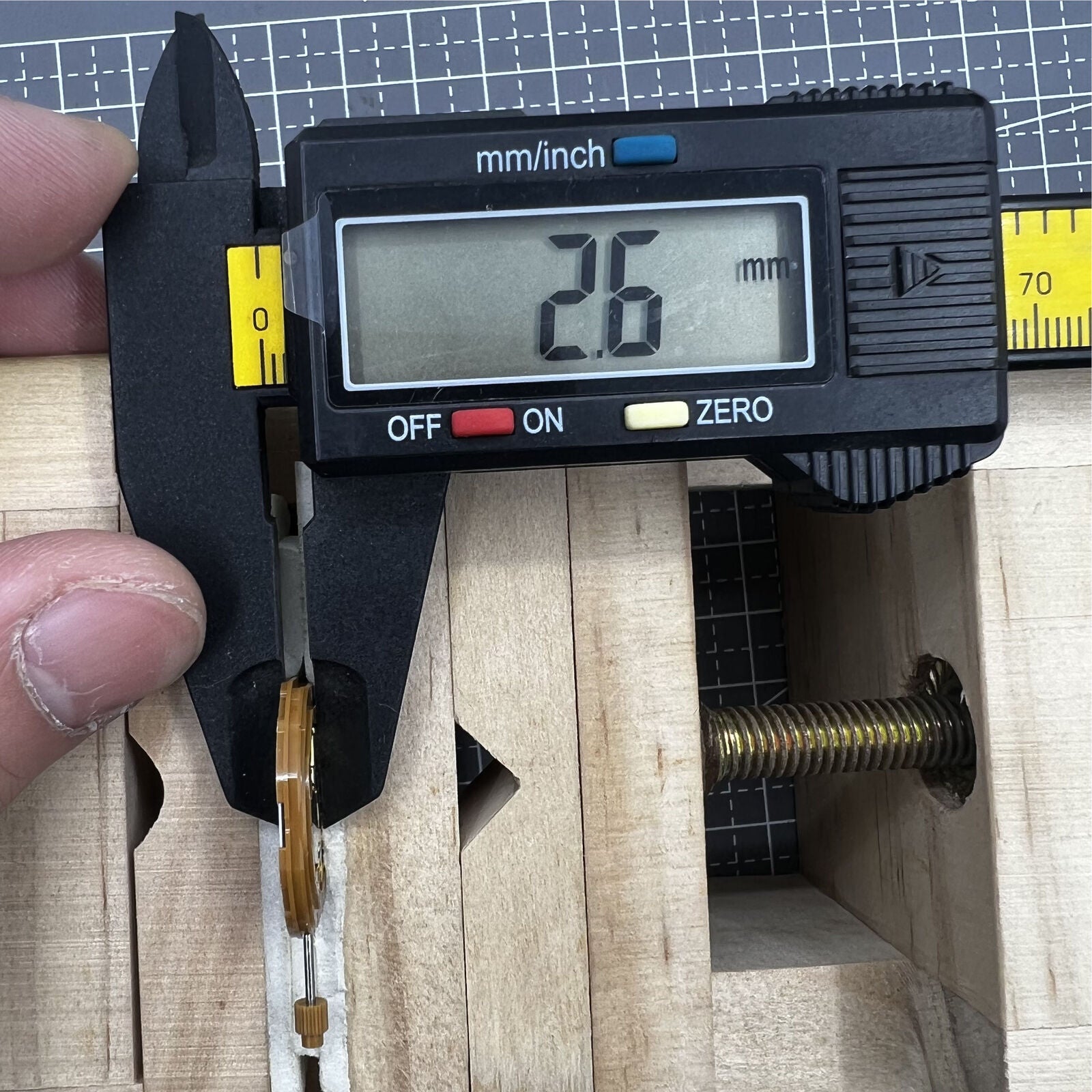 Miyota GM15 Japan Quartz watch movement with date display at 6 o'clock for accurate timekeeping precision