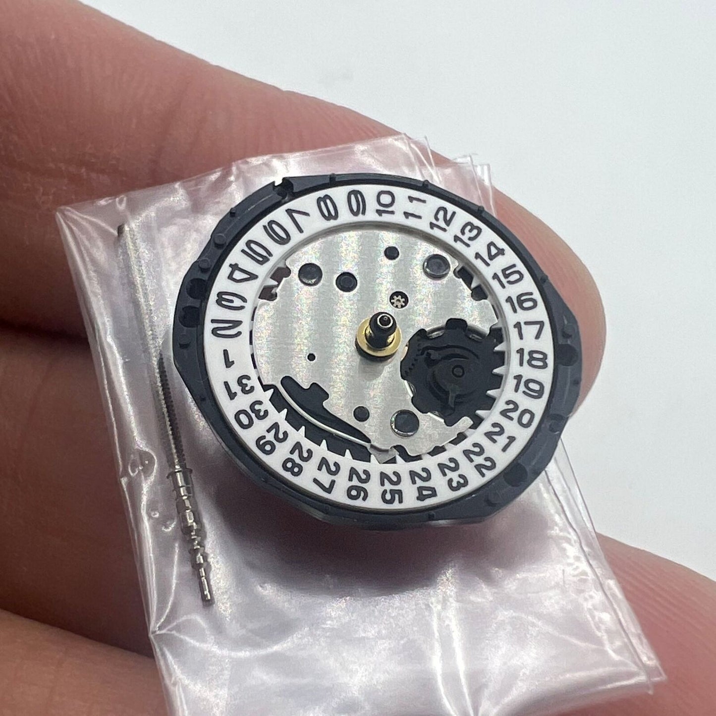 Set of 3 Hattori Epson PC22 quartz watch movements with date display at 3 and 6 o?clock, Japan made.
