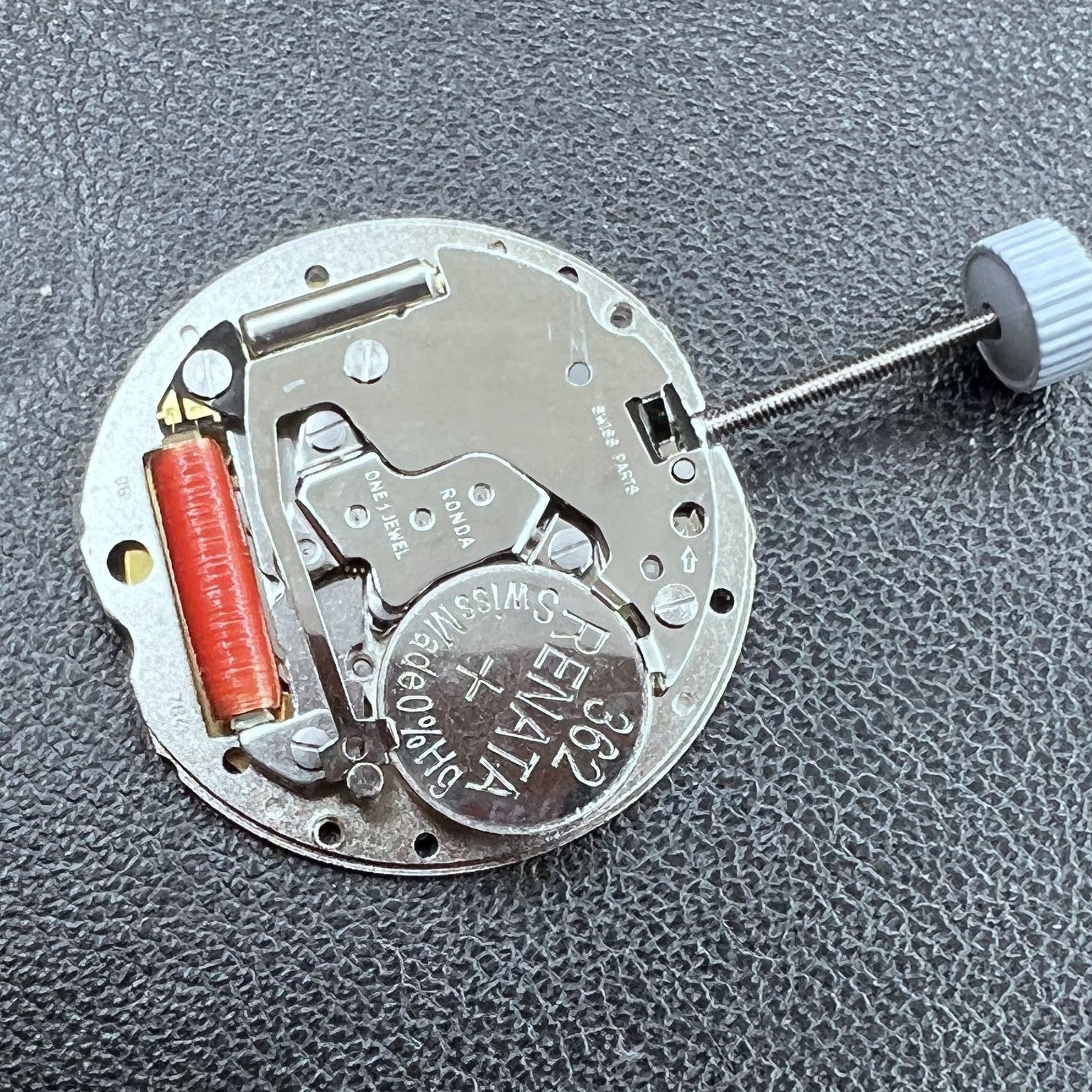 Quarzuhr mit Ronda 784 Uhrwerk, Datumsanzeige bei 3 Uhr, stilvolles Design, langlebig