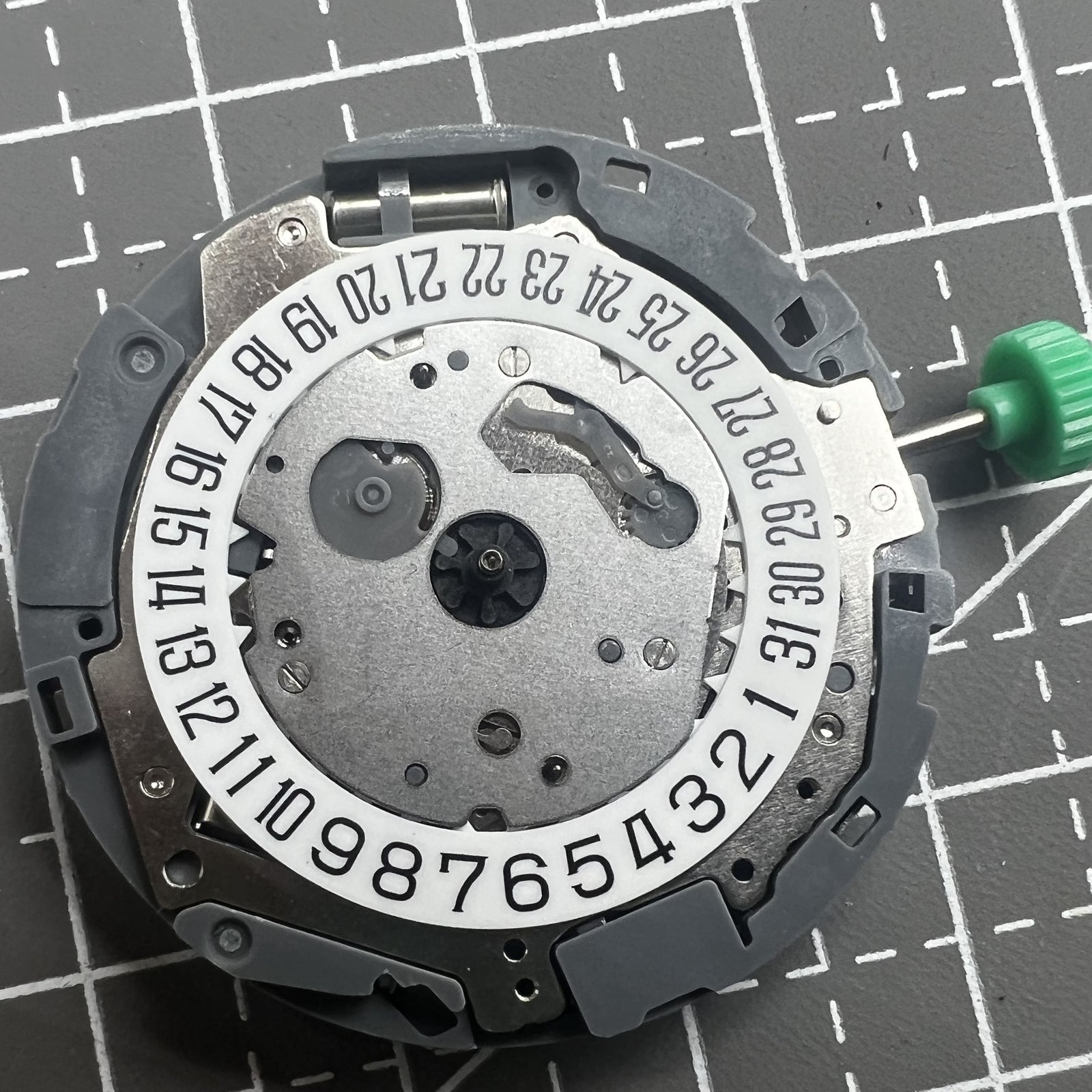 Miyota OS11 Quartzwerk Uhr mit Kalenderanzeige bei 6 Uhr, pr�zise Zeitmessung von Miyota.