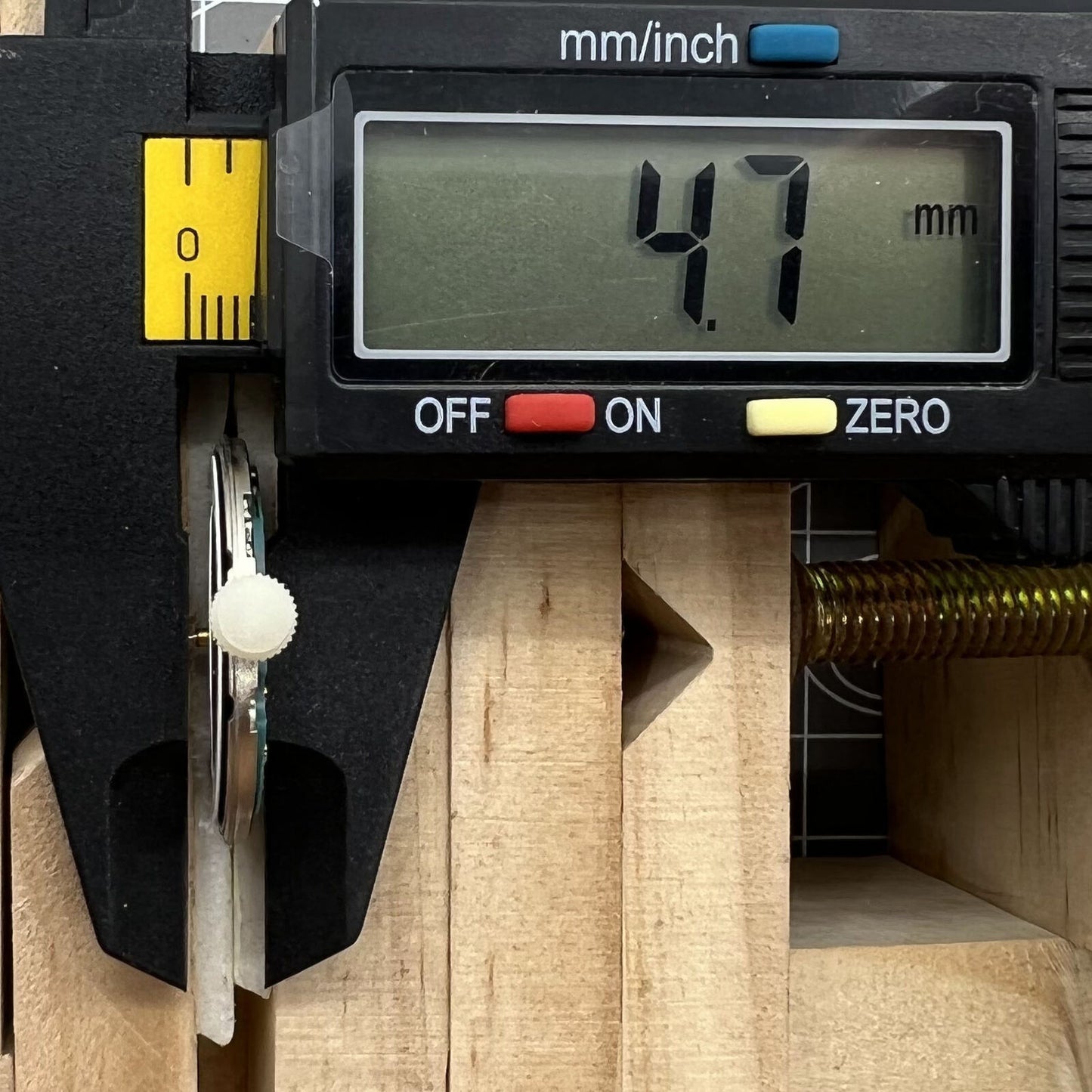 Swiss Made ETA 955.124 quartz day-date watch part for accurate timing in watch repairs.