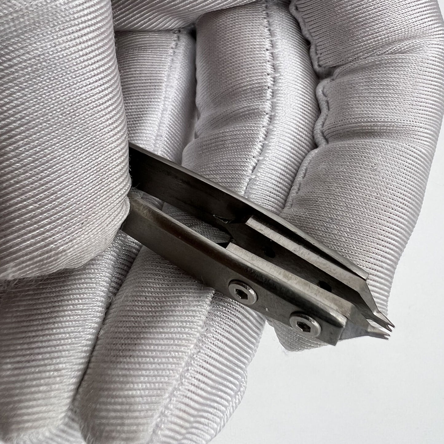 Precision Bergeon 7825 spring bar tweezer for removing and fitting watch lugs with durable stainless steel tips.