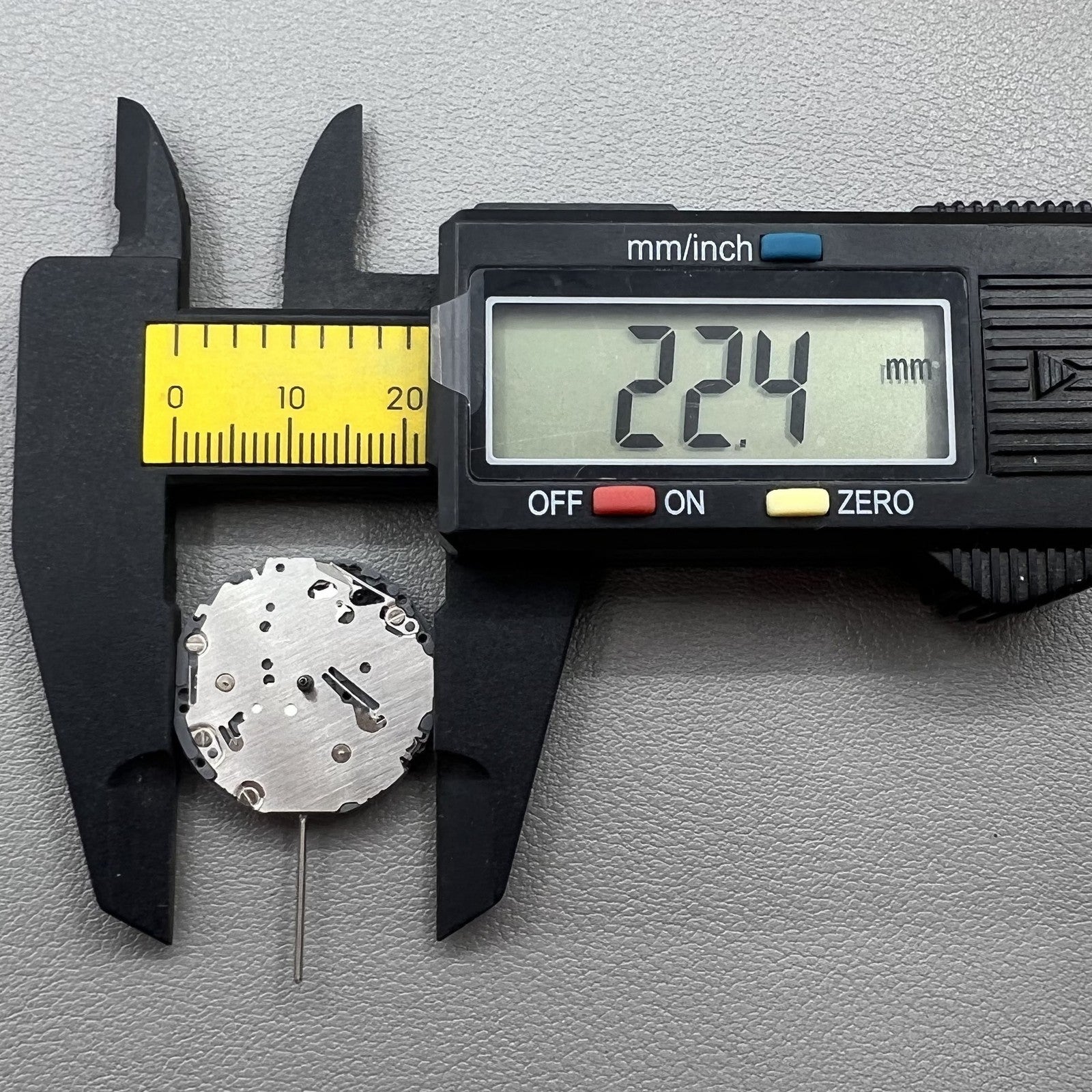 Japan VH88A watch dial with quartz movement and small second subdials at 2, 5, 6, and 10 o?clock positions for accurate timekeeping.