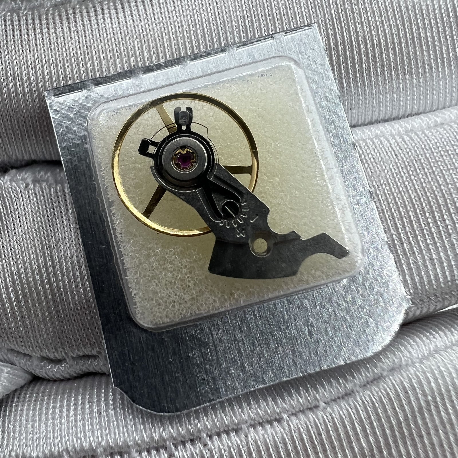 Silver watch splint by Seagull, compatible with ETA 2824, 2836, 2834 movements for durable repair.