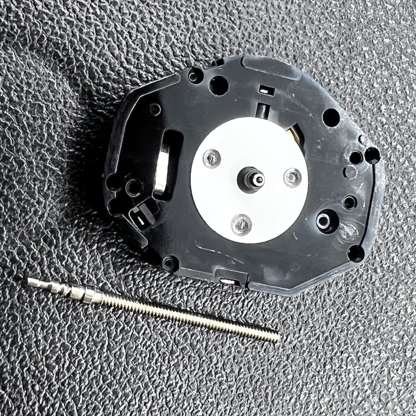 Hattori Epson PC21 quartz watch movement for accurate wristwatch timekeeping and reliability.