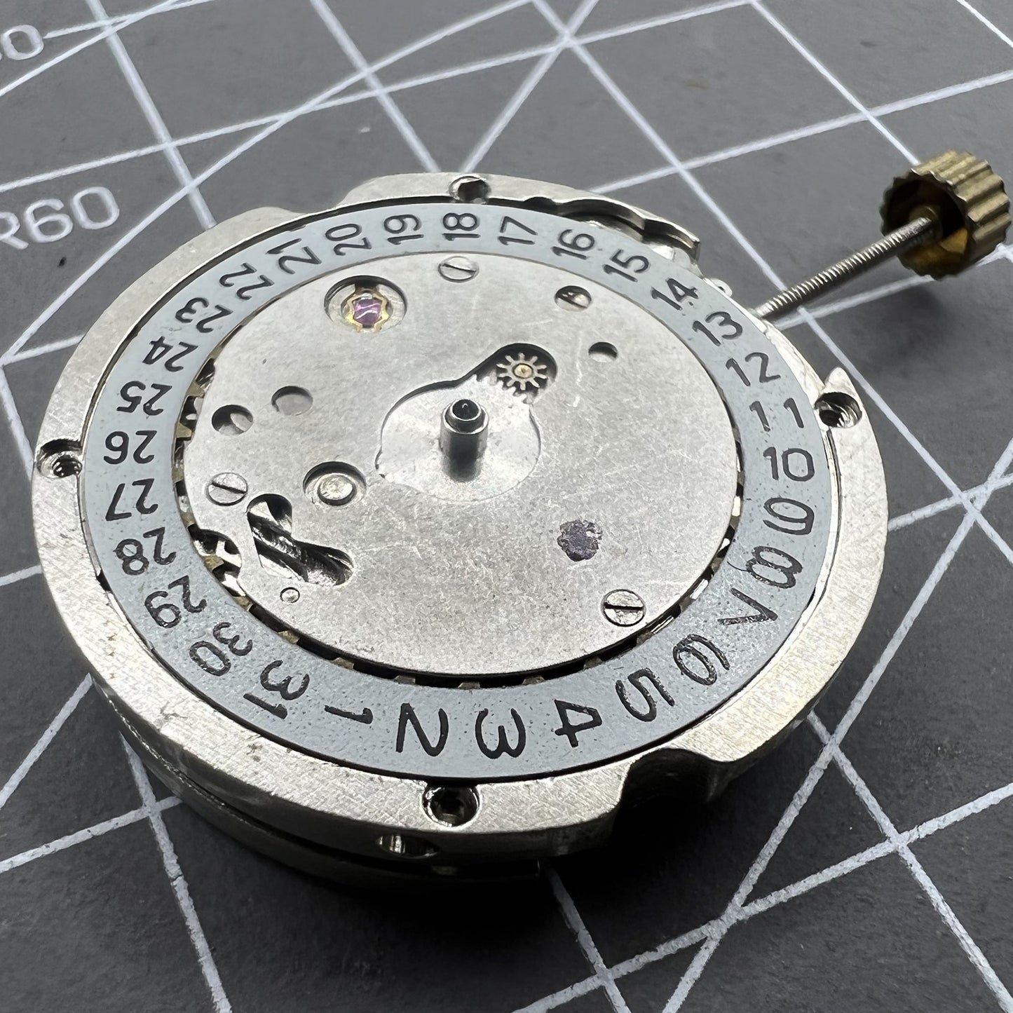 Shanghai 8120 mechanical watch movement, Automatikwerk for practice and disassembly, precision engineering.