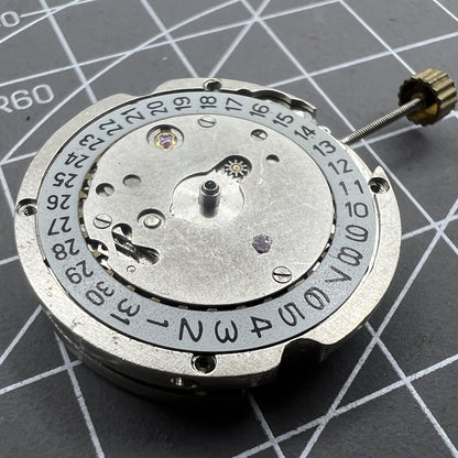 Shanghai 8120 mechanical watch movement, Automatikwerk for practice and disassembly, precision engineering.