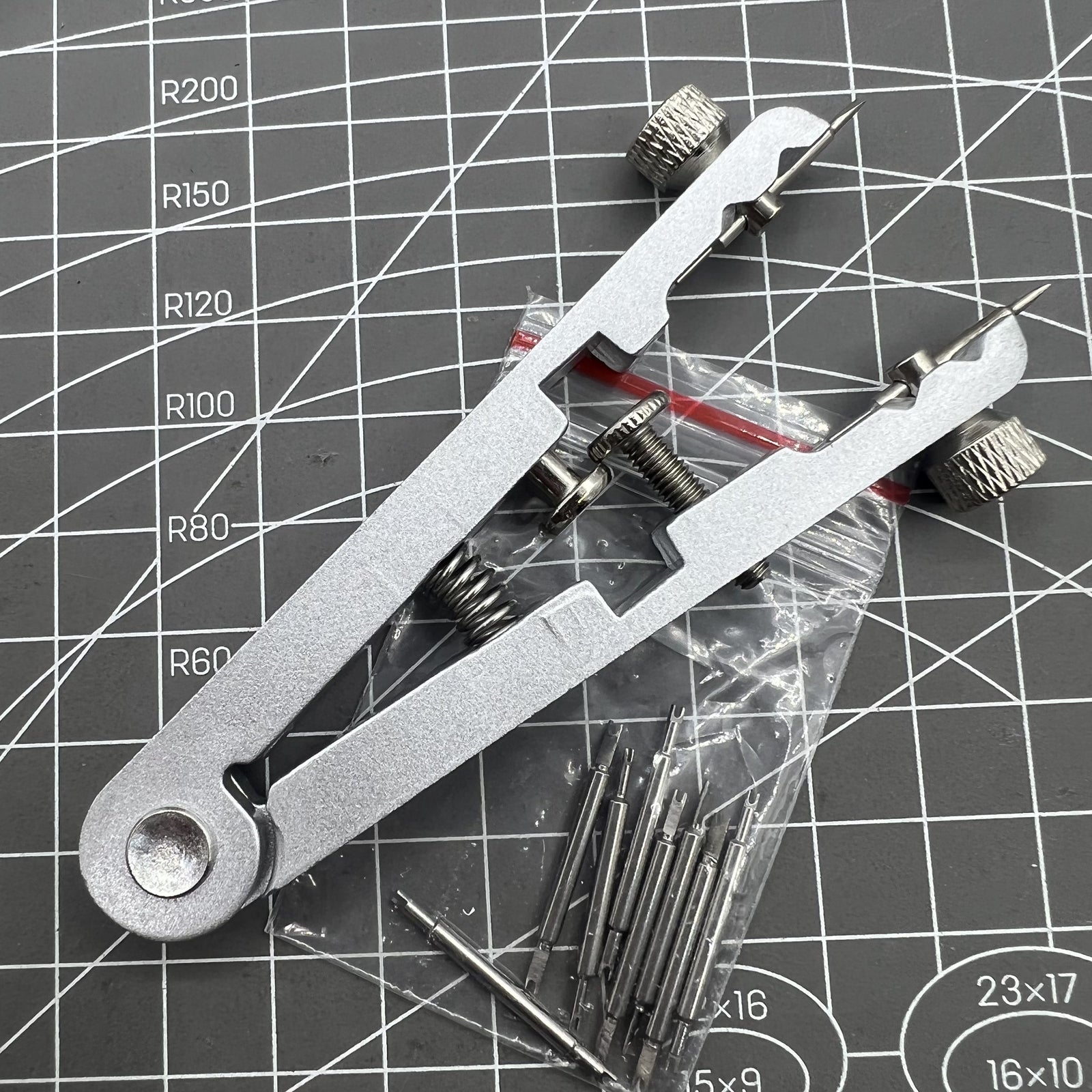 BG 6825 Bracelet spring bar remover tool for precise watch accessory repairs and replacements.