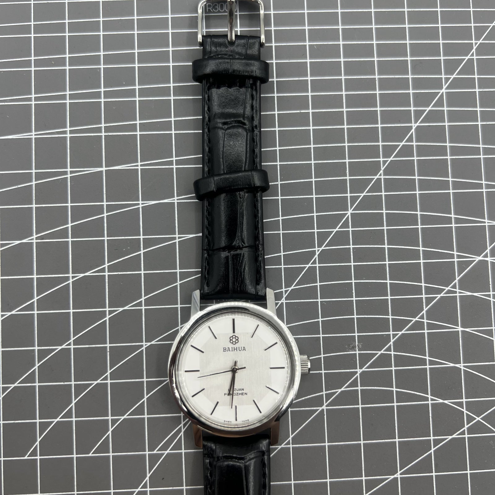 37mm China Baihua manual mechanical watch with 19 jewels, silver dial, shock-resistant design for durability