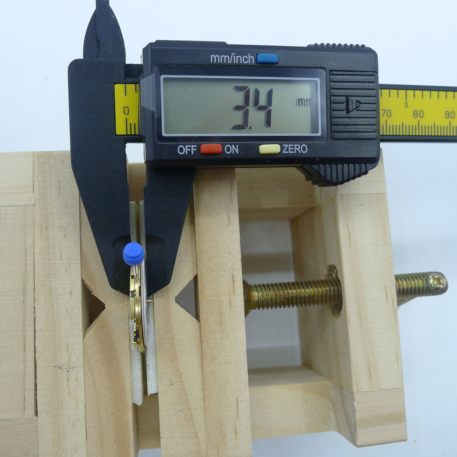 Swiss ETA F06.161 quartz watch movement with white dial, three hands, date at 6, ideal for watch repair.