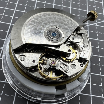 Dandong Mechanisches Uhrwerk Modell 7750 Kleine Sekunde bei 3 6 9 Ohne Kalender