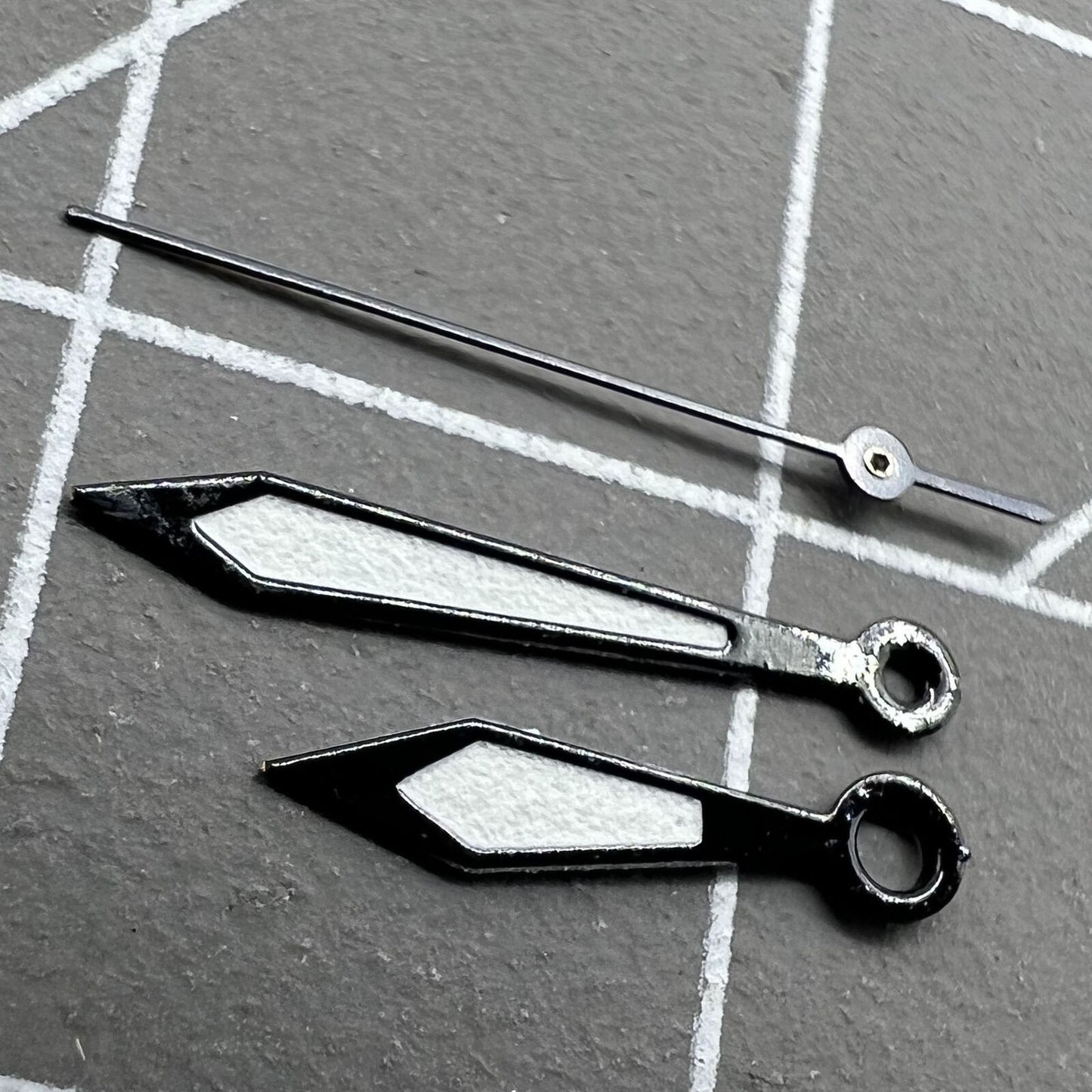 Aiguilles de montre peintes en blanc, garniture noire de 12 mm, pour mouvement à quartz Ronda 515
