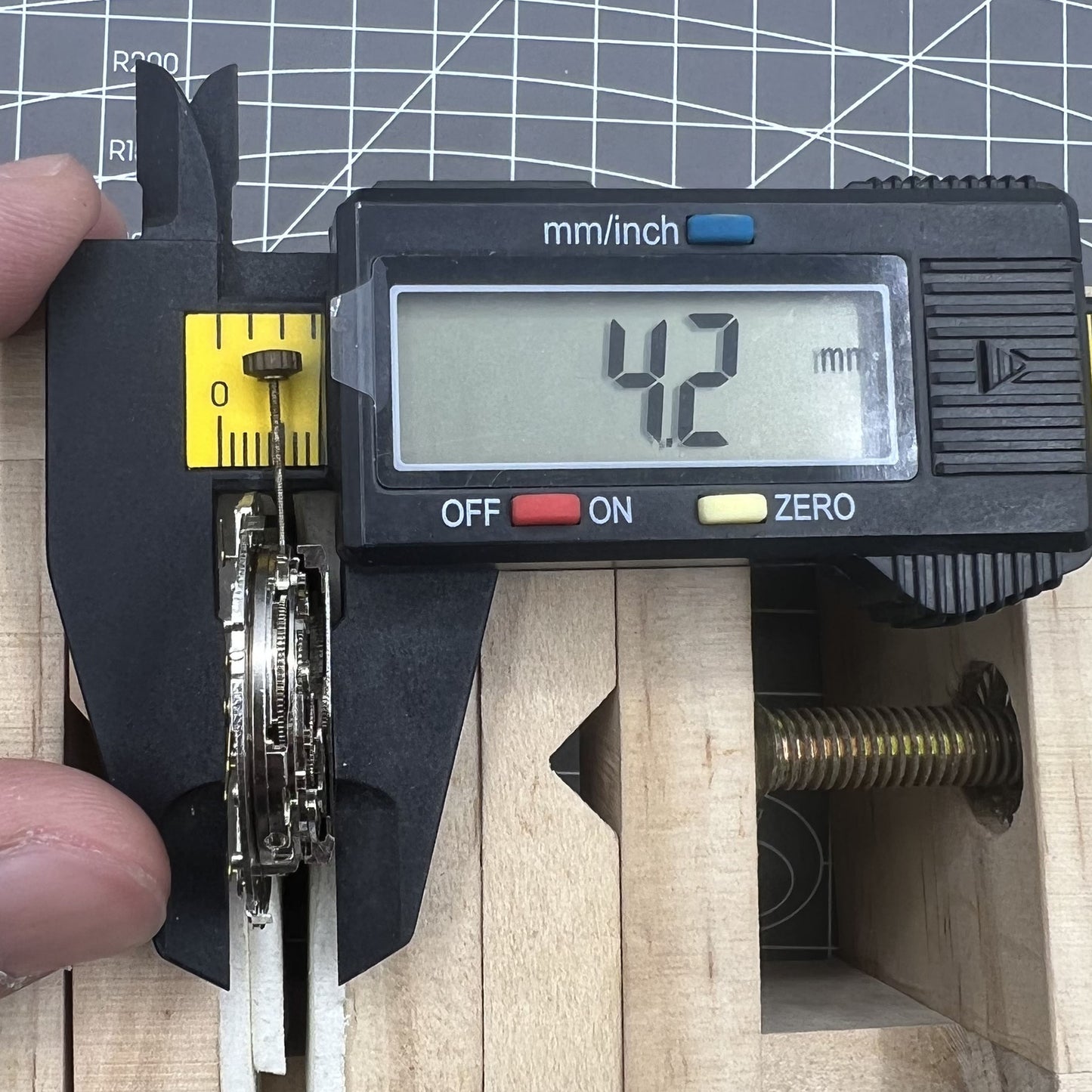 Shanghai Automatische mechanische Uhr R21 mit pr�zisem Uhrwerk, Made in China, stilvolles Design f�r Alltag und B�ro.