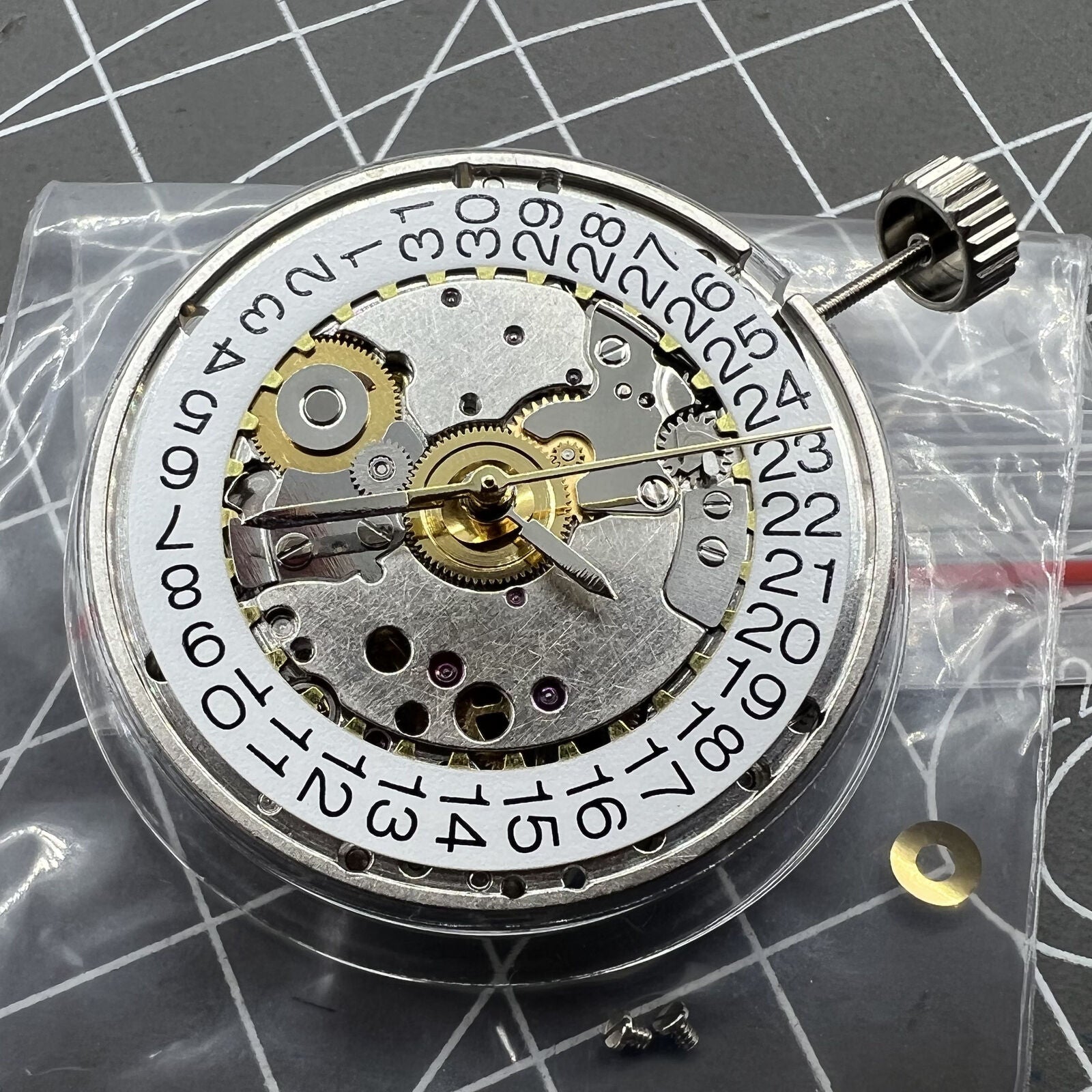 Hangzhou Golden Rotor mechanical watch movement with single calendar in sleek, elegant design