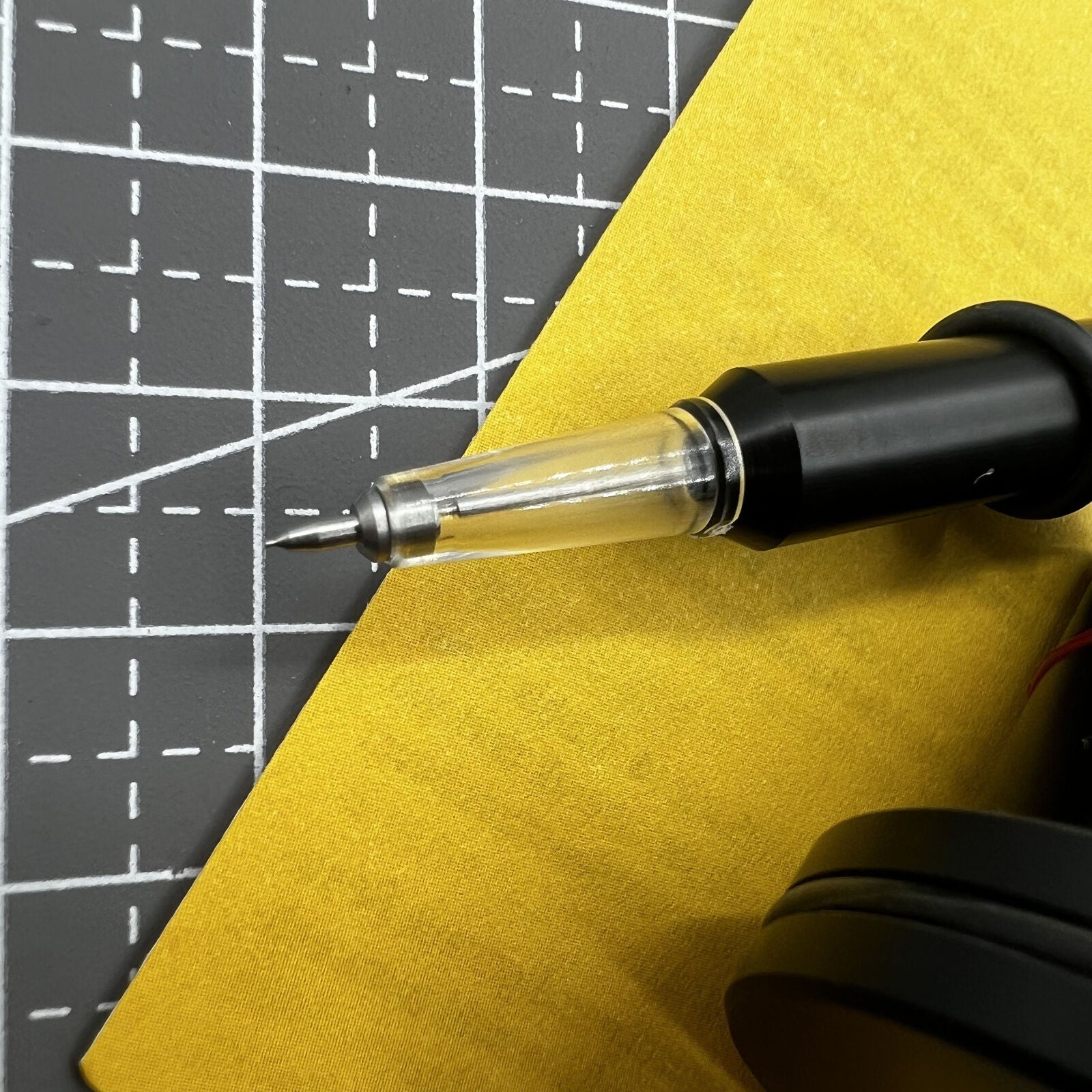 Bergeon 7719-2A Swiss Tool automatic oiler for precise lubrication of watch components and maintenance.