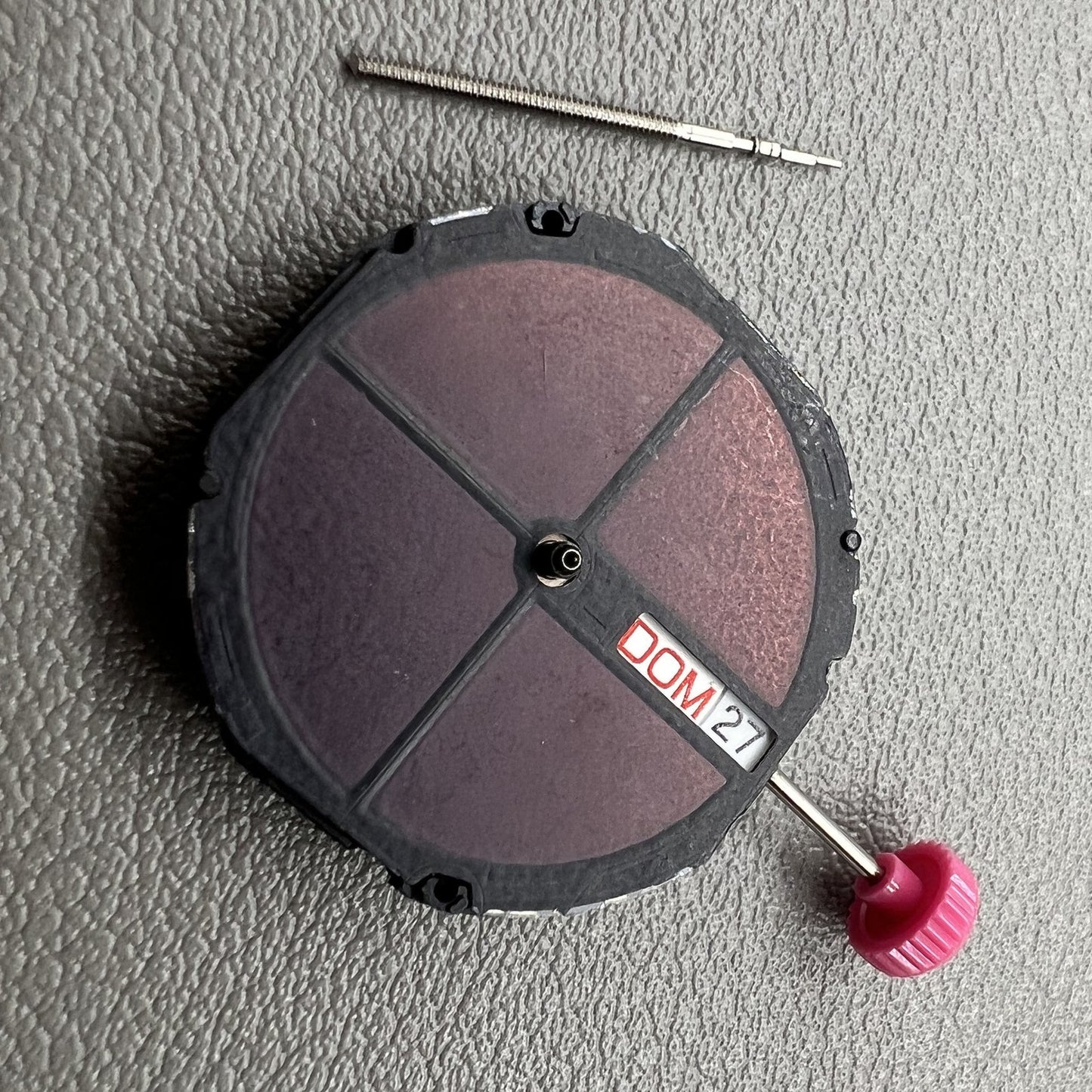 Citizen E100 Eco-Drive Solaruhr Quarzwerk Tag Datum bei Drei