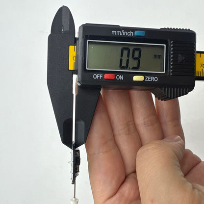 LG32 quartz watch movement showing date window at 3 o?clock, perfect for watch repair and replacement parts.