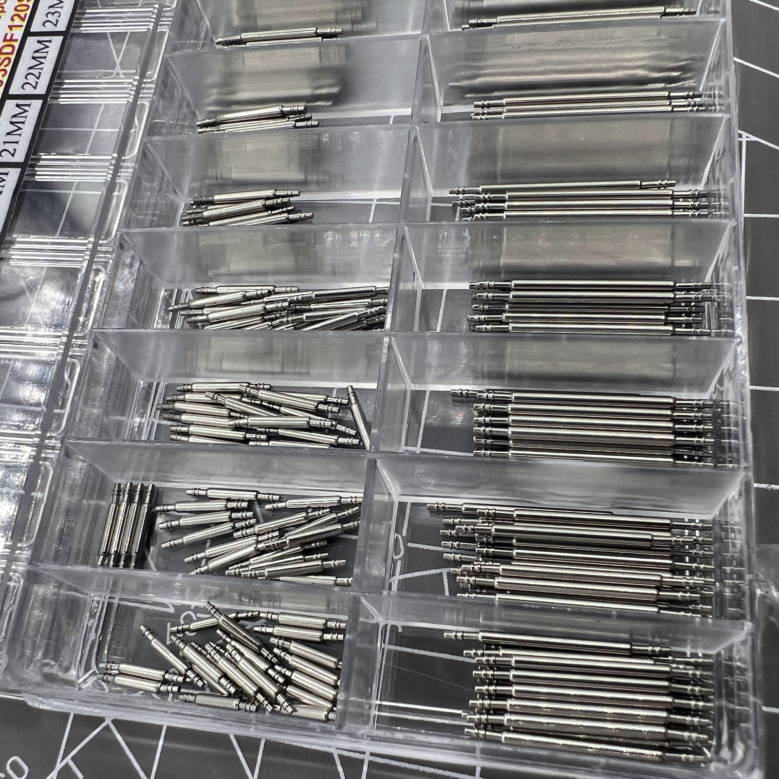 Double flange stainless steel watch spring bars kit, 360 pieces in 18 sizes, ideal for repairs.