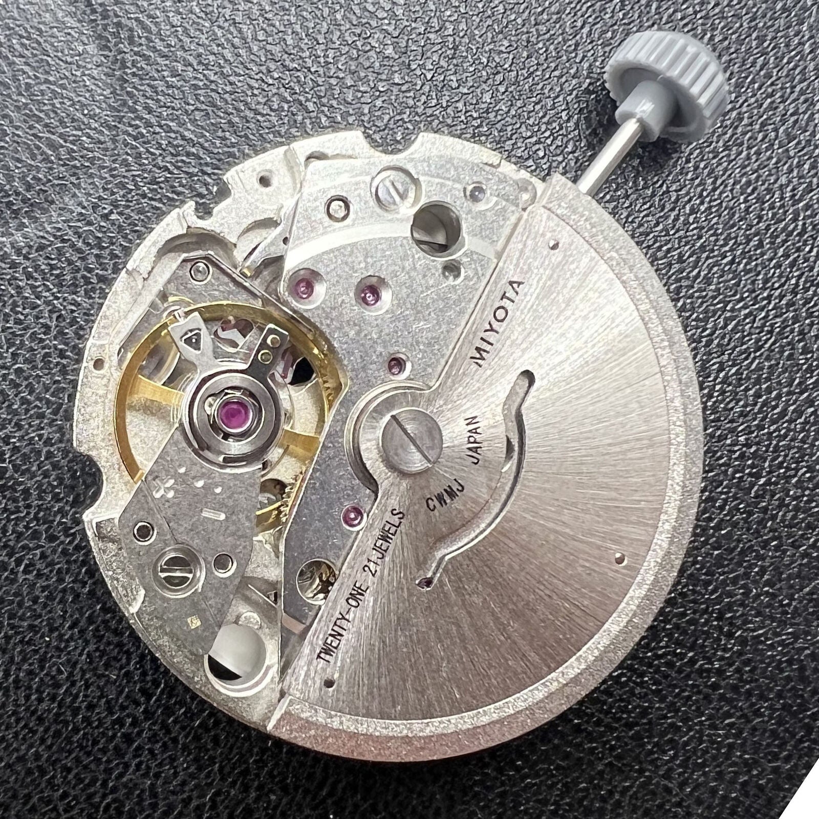 Miyota/Citizen 8215 automatic watch movement featuring white dial, date at 6 o'clock, perfect for custom watch accessories.
