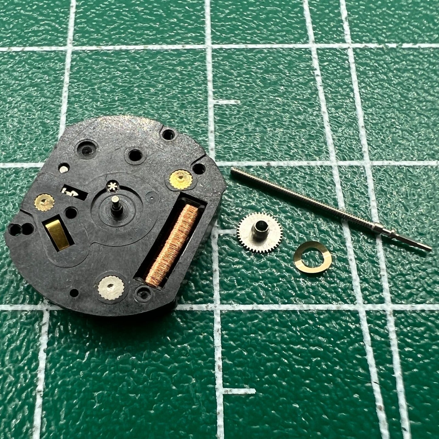Wholesale Hattori Epson TMI YL60A Japanese quartz watch movement for precise timekeeping.