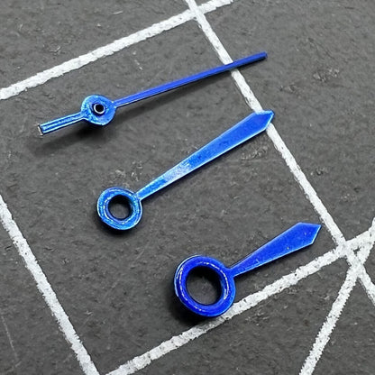 Blue 7mm arrow-shaped watch hands, compatible with Miyota 2035 quartz movements for precise timekeeping.