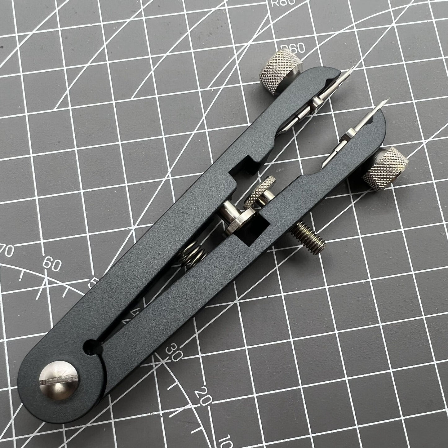 Bergeon 6825-PF spring bar pliers with ergonomic grip for precise watch bracelet removal, Swiss Made quality tool.