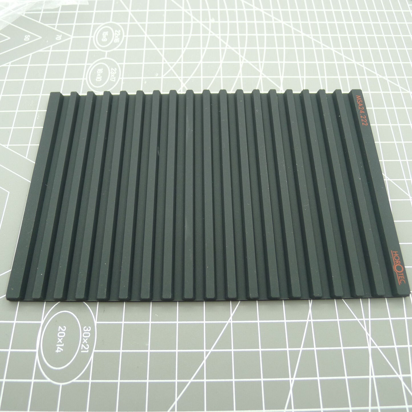 Swiss Horotec MSA24.222 black silicone non-slip watch band with 19 grooves for secure fit.