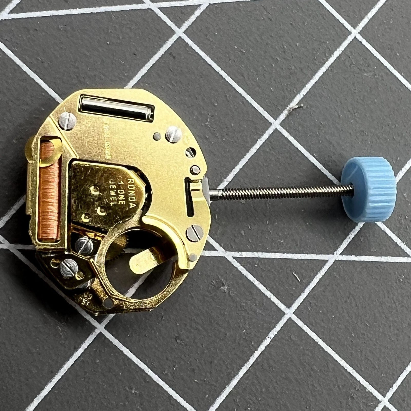 Swiss Made Ronda 751 quartz watch movement, precise timekeeping for watch accessories.