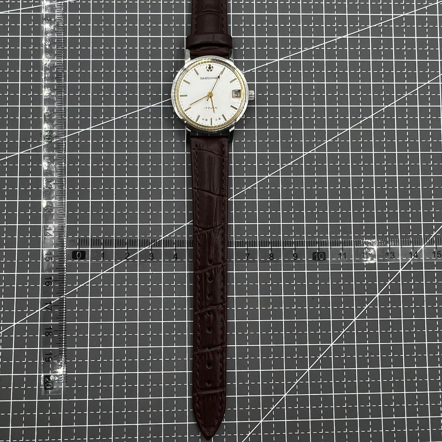 Shanghai Mechanische Herrenarmbanduhr 33mm mit Kalender, 17 Steine, sto�fest, klassische Uhr von Shanghai.
