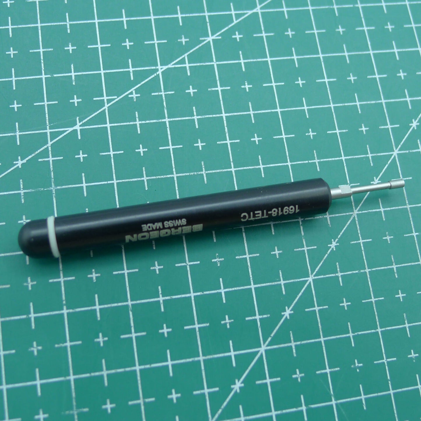 Bergeon 16918-TETC precision screwdriver for ETACHRON pitons adjustment, perfect for watchmaker repairs.