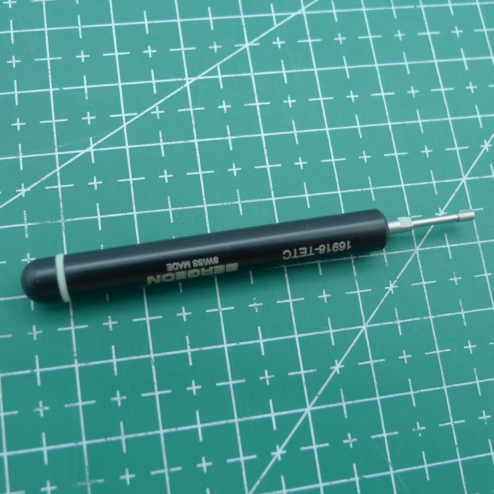 Bergeon 16918-TETC precision screwdriver for ETACHRON pitons adjustment, perfect for watchmaker repairs.