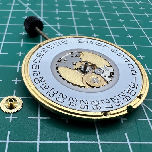 ETA 955.112 quartz watch movement with 3 hands and date at 3, Swiss brand quality