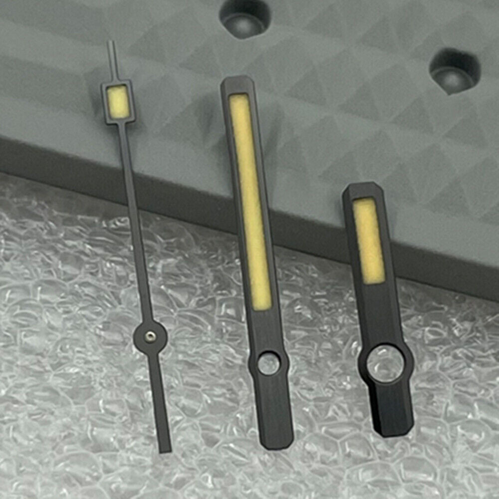 Green luminous watch hands set for SKX007 and SPR777 with NH35A/NH36 movement, ideal for precise timekeeping.