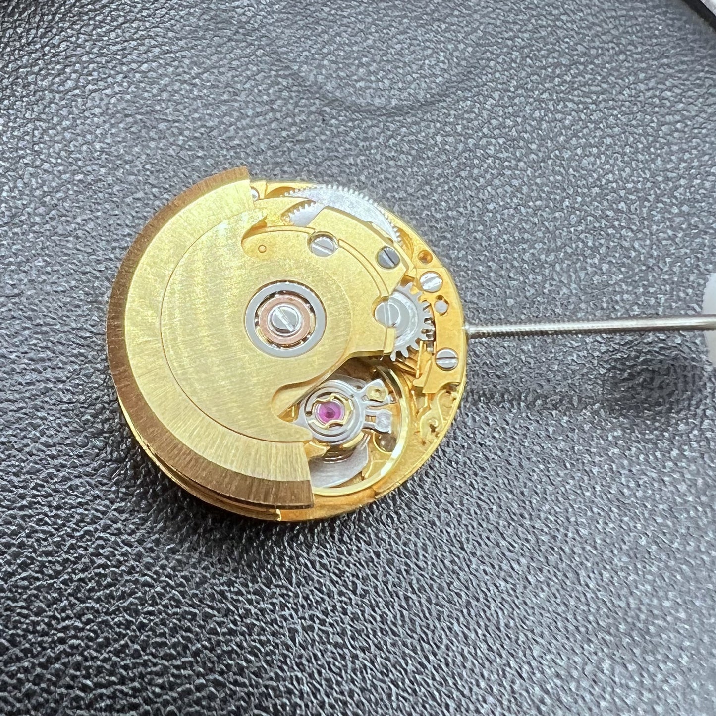 Mechanisches goldenes Uhrwerk ETA2671 mit Datumsanzeige bei 3 Uhr, Ersatz f�r pr�zise Uhren.