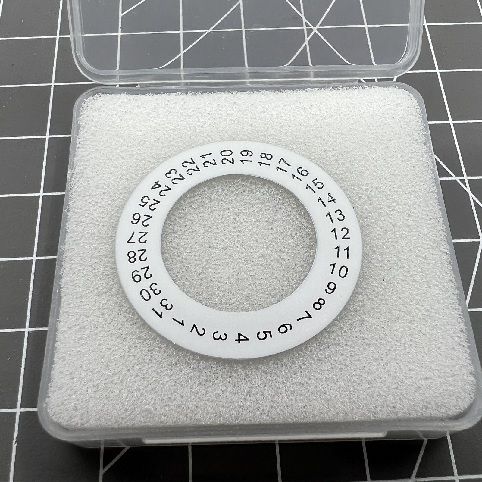 28.5mm AP front date wheel compatible with 2813 movement, front date display for watch repair.