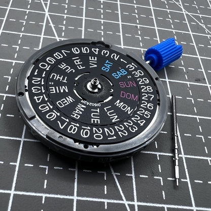 Seiko NH36A mechanisches Uhrwerk mit schwarzer Wochentaganzeige und Krone bei 3 Uhr - hochwertiges Uhrenzubeh�r.