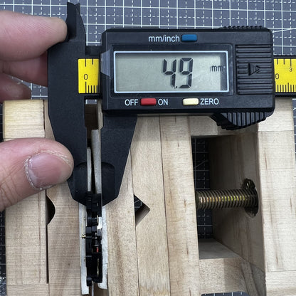 G10.212 ETA Quarzwerk Uhr Schwarze Scheibe 3 Zeiger Datum Bei 4.5 Uhr