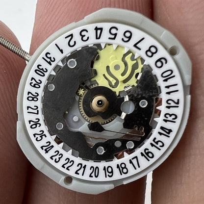 Sunon PE25 quartz watch movement with 3 hands and date display at 3/6, ideal replacement part.