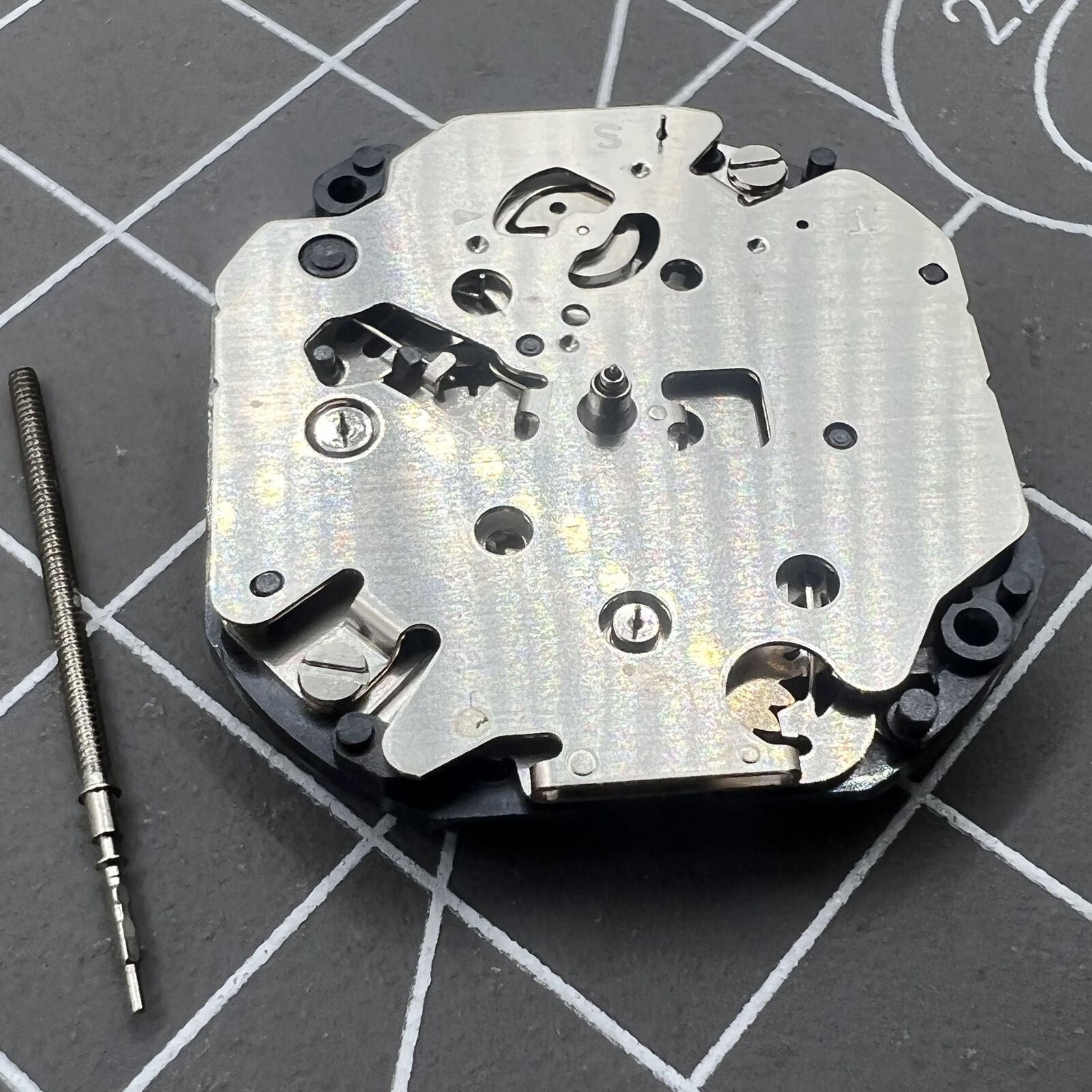 Hattori Epson TMI VX3S quartz watch movement with stem, precise timekeeping for watch repairs