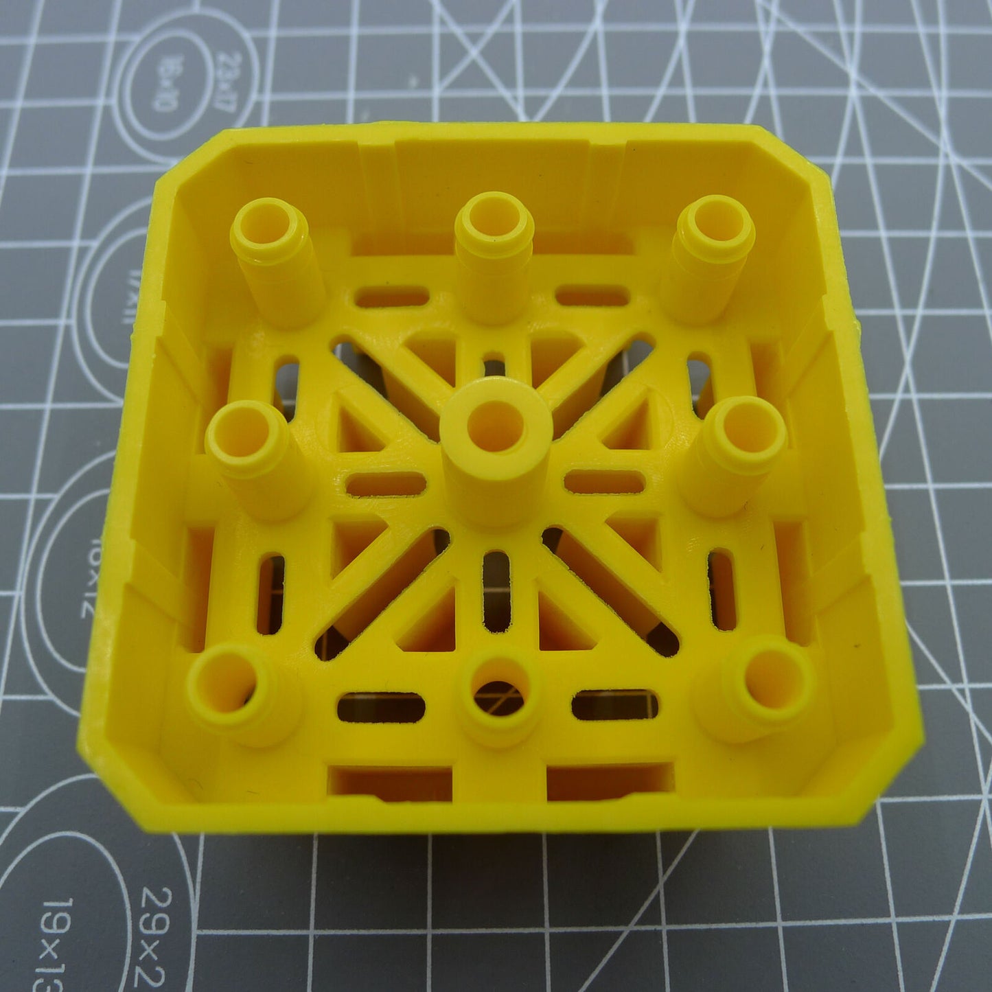 Bergeon 6744-P1-S flexible watch bracelet holder block securing Swiss watches for precise repairs.