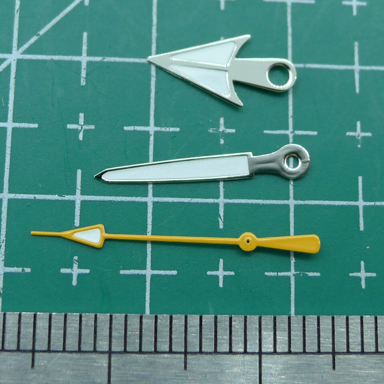 Green luminous 15mm yellow second hand for Miyota NH35/NH36 watches, perfect for precise timekeeping.