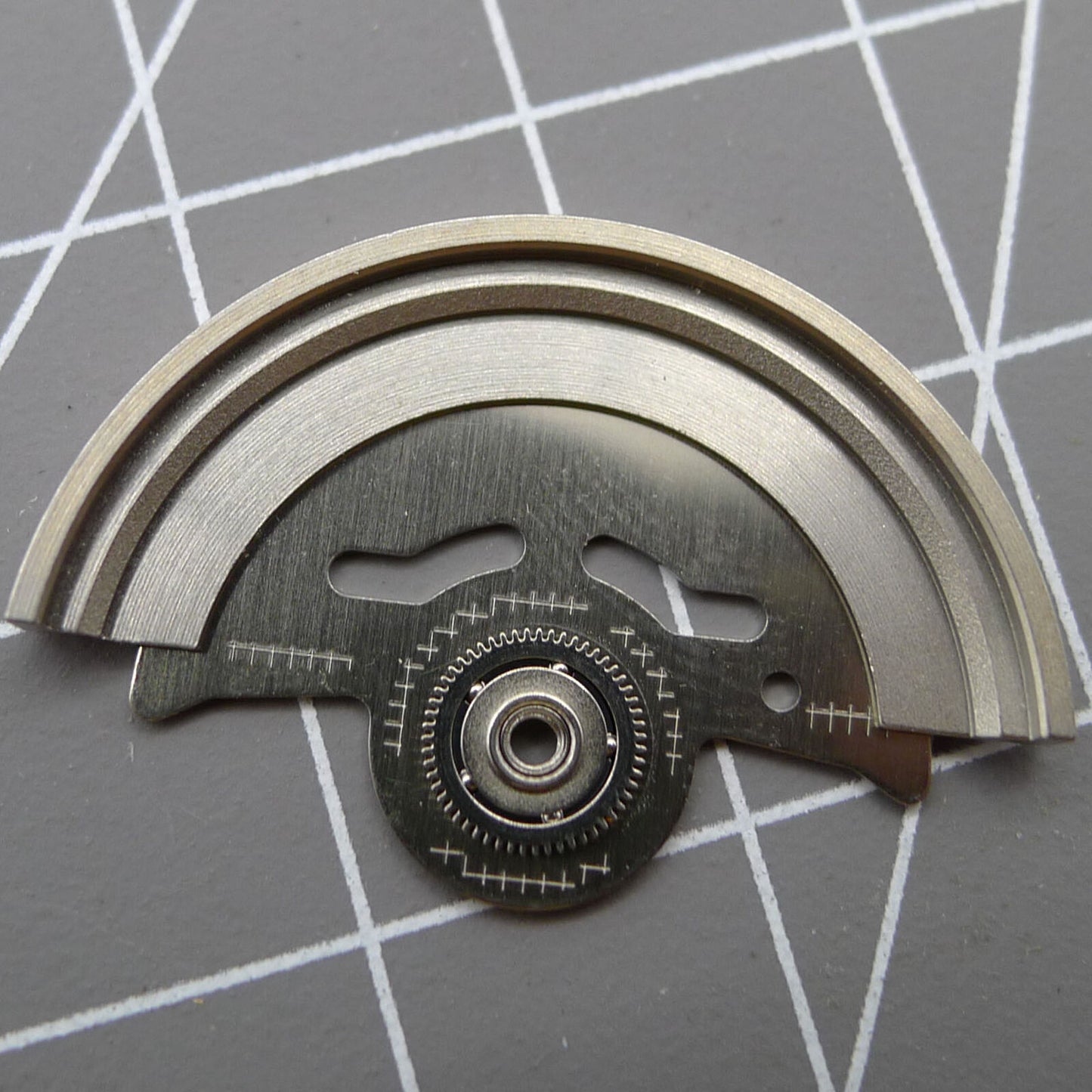 Remplacement du rotor de la masse oscillante du mouvement de montre NH35/NH36