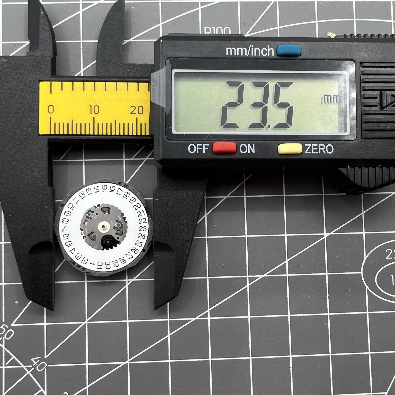 Epson VJ32B quartz watch movement with date at 3 o'clock, precise Japan-made accessory.