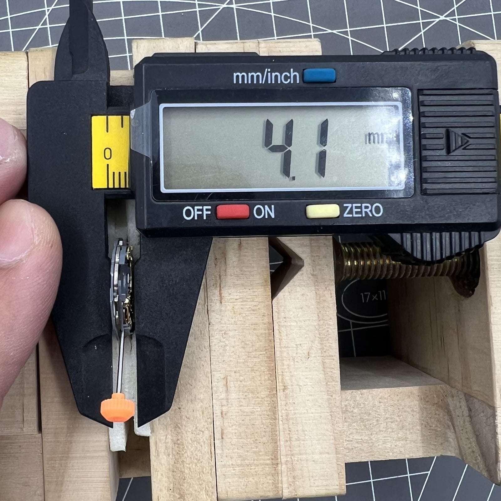 Japanisches Miyota 1L12 Quarzwerk Uhr mit Datumsanzeige bei 6 Uhr, pr�zise Zeitmessung