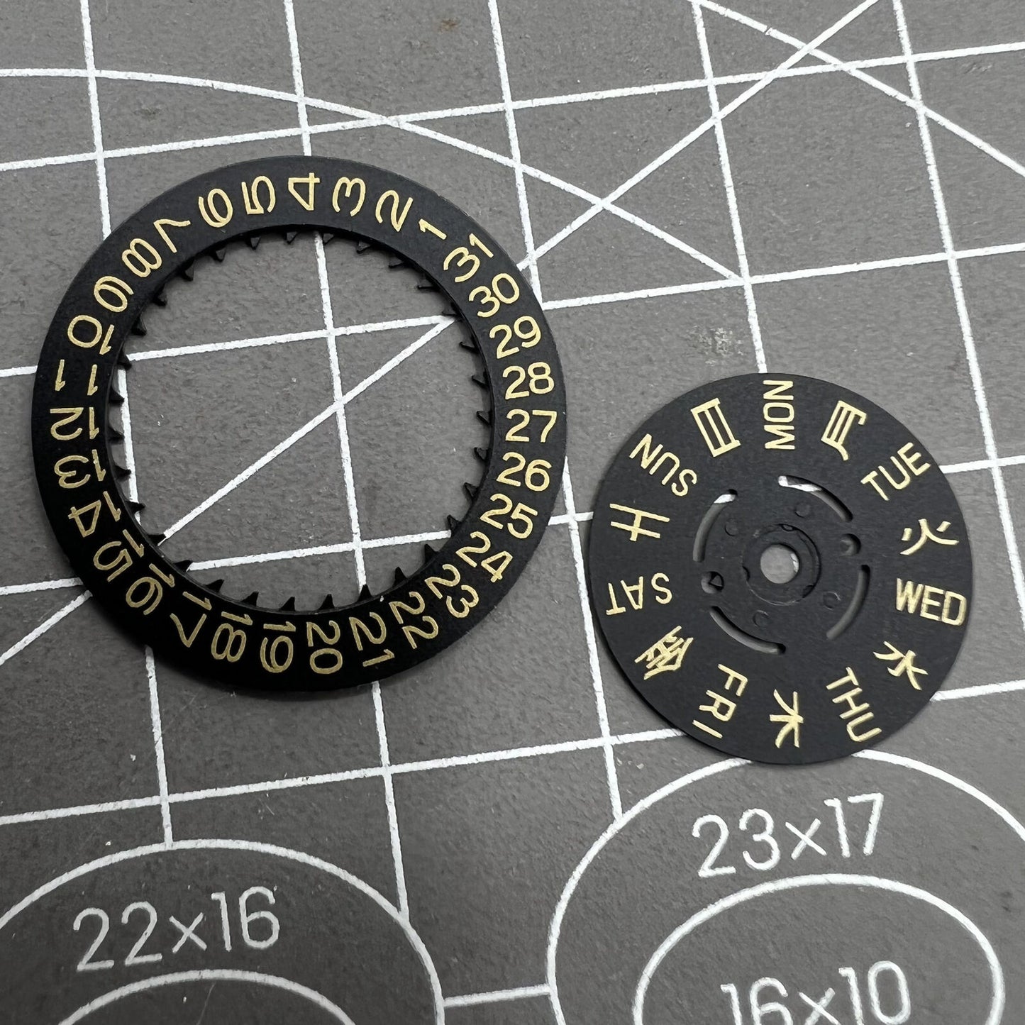 Black date disk with gold font for NH36 watch movement, date at 3 o'clock, accessory.