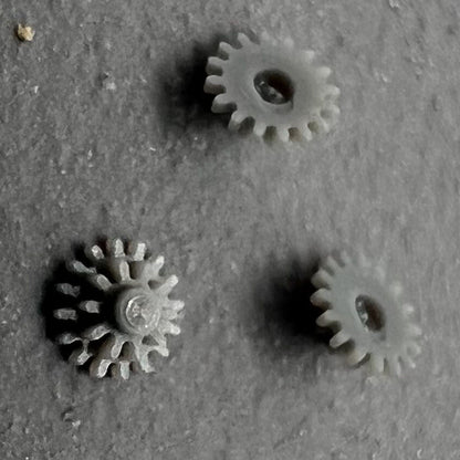 Five-date intermediate wheels set compatible with NH05 NH06 movements