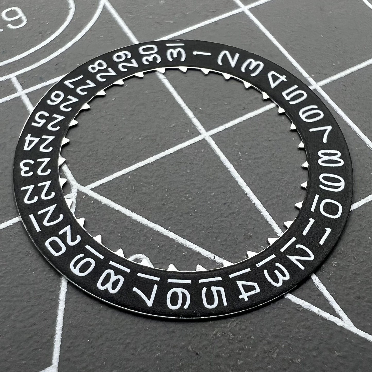 Black date disk wheel with date at 3 o'clock for Miyota 9015 movement, Japan-made precision component.