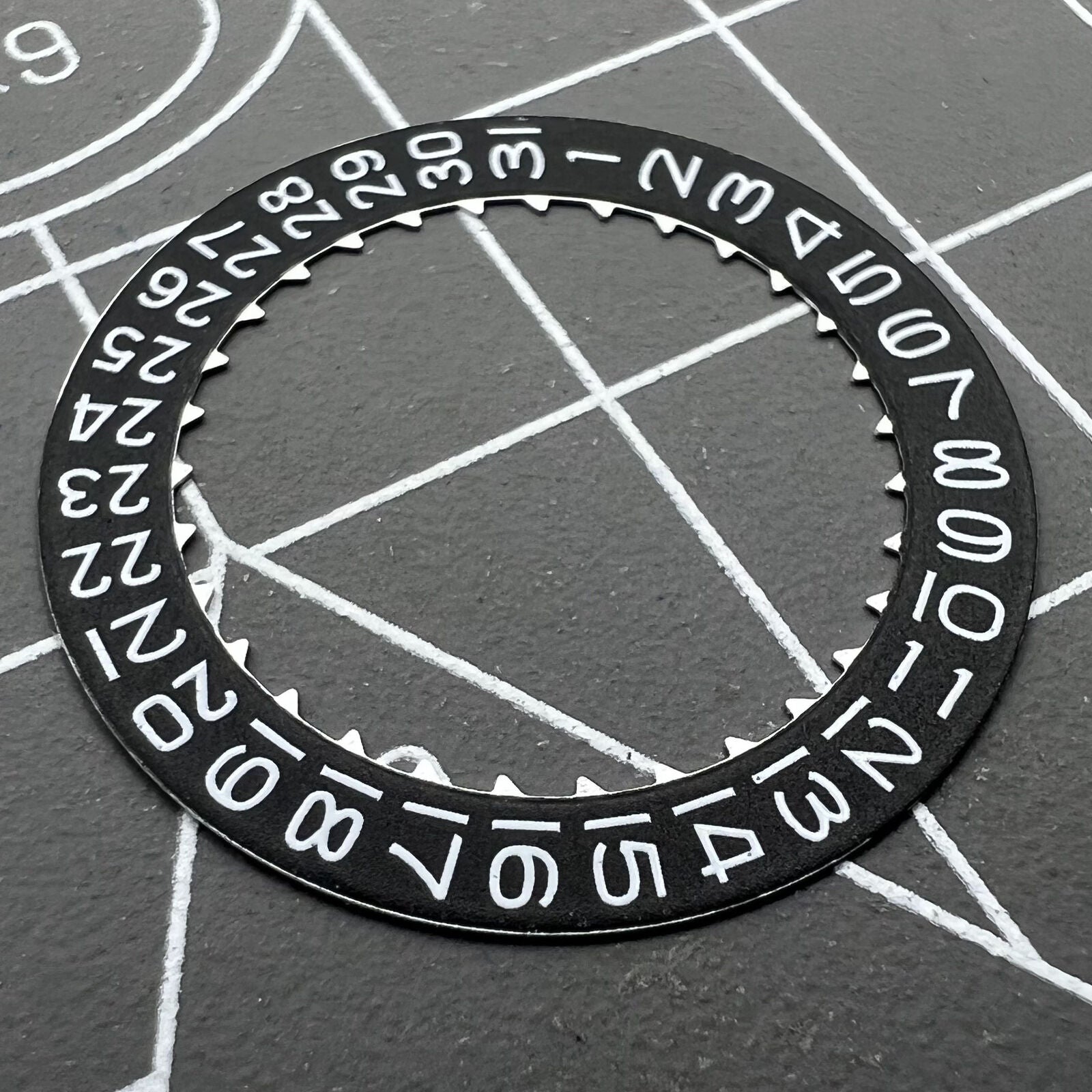 Black date disk wheel with date at 3 o'clock for Miyota 9015 movement, Japan-made precision component.